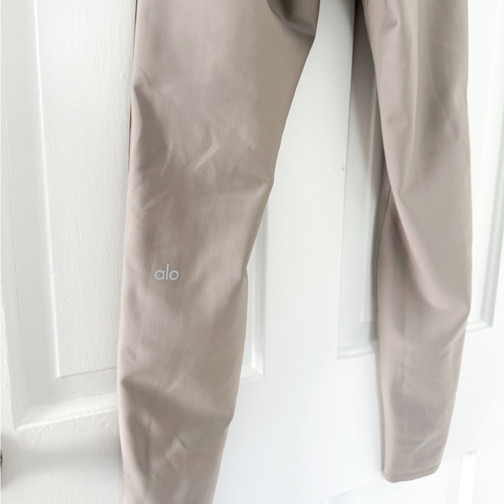 ALO Yoga Airlift High-Waist Suit Up Legging (M) - Picture 7 of 7